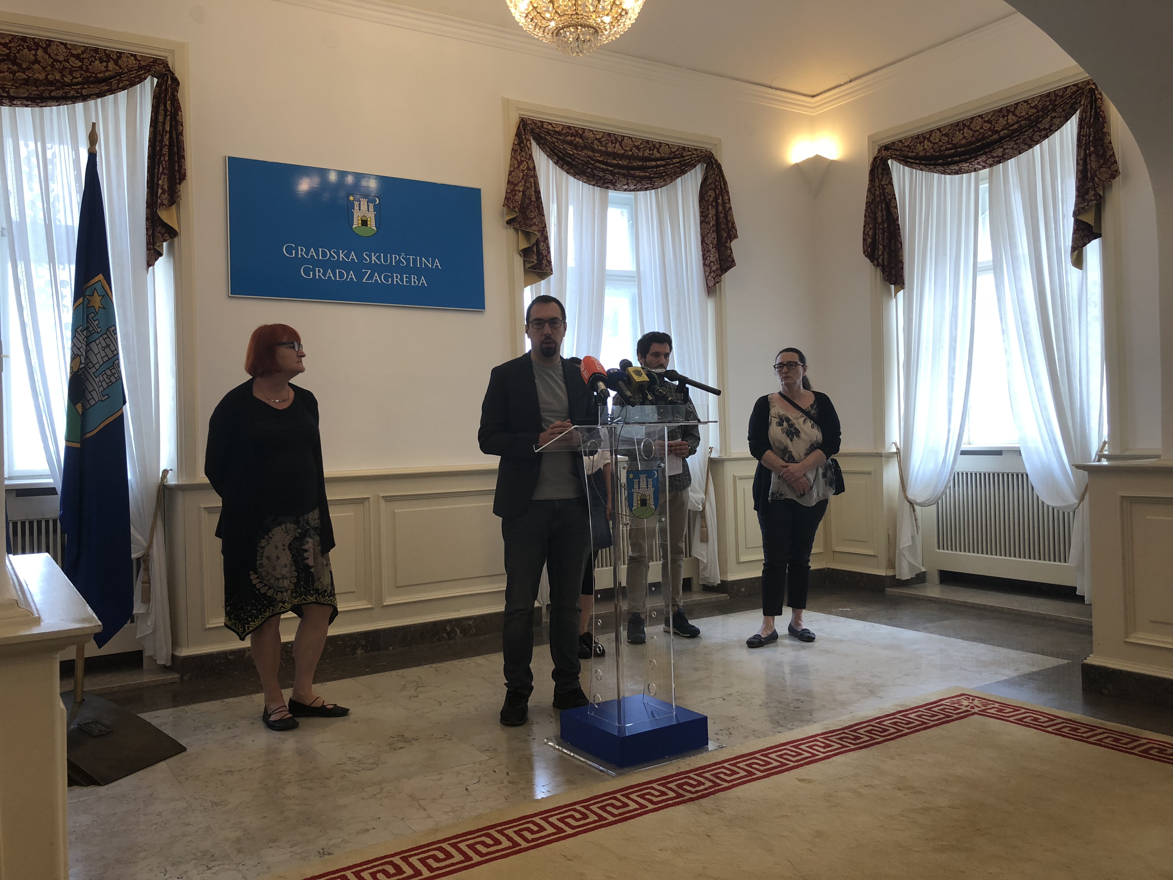 Klub zastupnika lijevog bloka o blokiranima, otkupu radničkih prava, planu gospodarenja otpadom i devastaciji Meštrovićeva paviljona