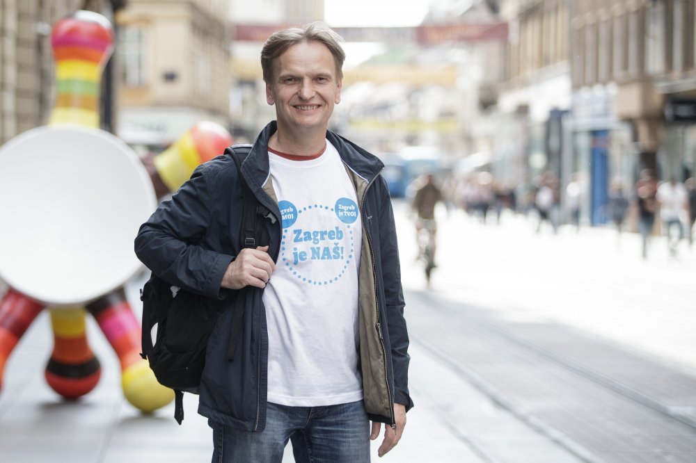 Prezir spram vijeća, zlostavljanje službenice